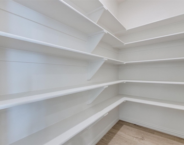 8864 Scarp Hill Lane - Photo Thumbnail 10