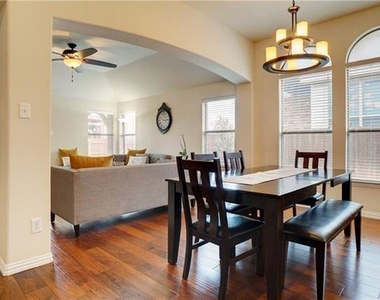 1709 Imperial Springs Drive - Photo Thumbnail 7