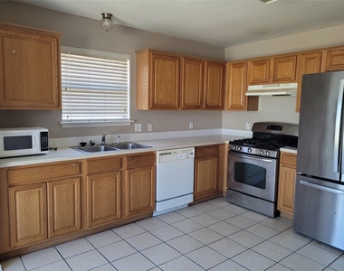 7545 Diamond Springs Trail - Photo Thumbnail 3