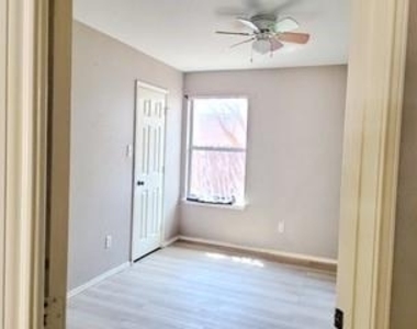 7545 Diamond Springs Trail - Photo Thumbnail 9