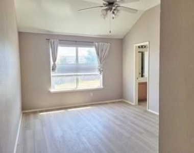7545 Diamond Springs Trail - Photo Thumbnail 5