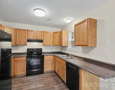 3107 Scotch Moss Court - Photo Thumbnail 5