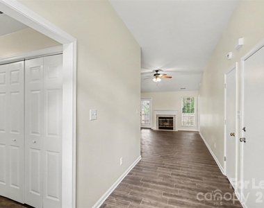 3107 Scotch Moss Court - Photo Thumbnail 8