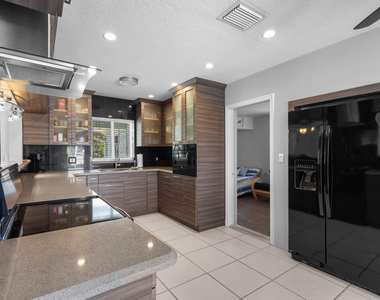 2333 Se 11th Street - Photo Thumbnail 5
