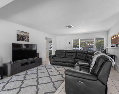 2333 Se 11th Street - Photo Thumbnail 4