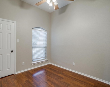 837 Nw Park Meadow Lane - Photo Thumbnail 16