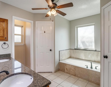 837 Nw Park Meadow Lane - Photo Thumbnail 12