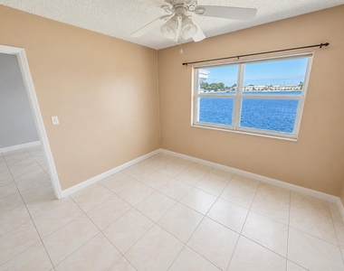 1114 Lake Terrace - Photo Thumbnail 7