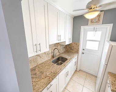 1114 Lake Terrace - Photo Thumbnail 5
