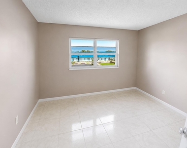 1114 Lake Terrace - Photo Thumbnail 9