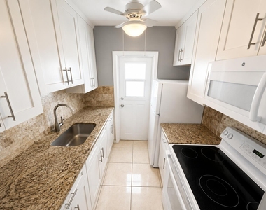 1114 Lake Terrace - Photo Thumbnail 3