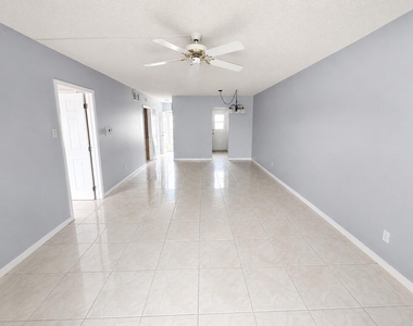 1114 Lake Terrace - Photo Thumbnail 11