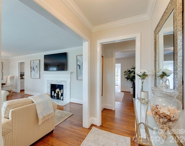 3221 Sunset Drive - Photo Thumbnail 4