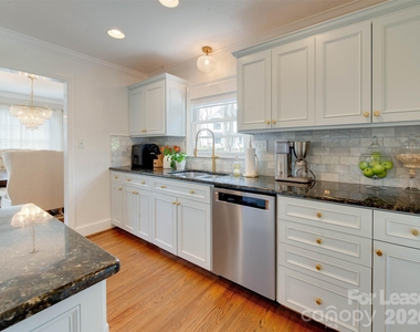 3221 Sunset Drive - Photo Thumbnail 16