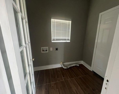 1333 N Commerce Street - Photo Thumbnail 10