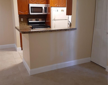 1247 Sw 46th Avenue - Photo Thumbnail 2