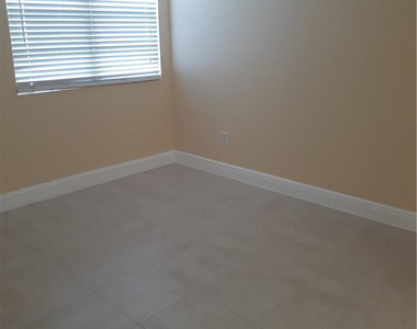 1247 Sw 46th Avenue - Photo Thumbnail 8