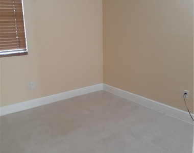 1247 Sw 46th Avenue - Photo Thumbnail 12