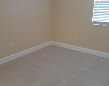 1247 Sw 46th Avenue - Photo Thumbnail 6