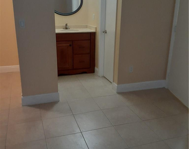 1247 Sw 46th Avenue - Photo Thumbnail 9