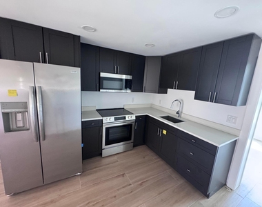 8911 Sunset Drive - Photo Thumbnail 6