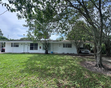 8911 Sunset Drive - Photo Thumbnail 3