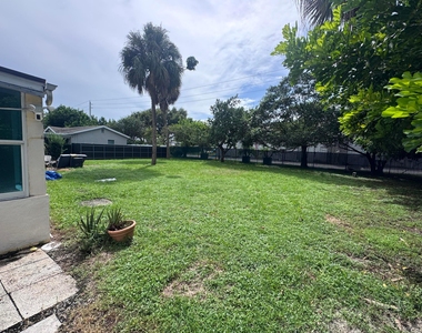 8911 Sunset Drive - Photo Thumbnail 4