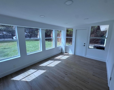 8911 Sunset Drive - Photo Thumbnail 8