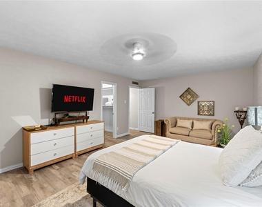 5005 Overton Circle - Photo Thumbnail 8