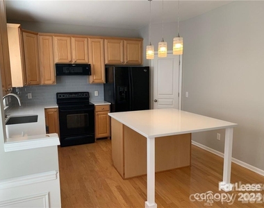 15262 Kessler Drive - Photo Thumbnail 2