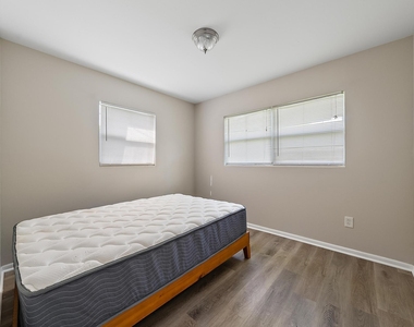 1297 Nw Charlie Green Drive - Photo Thumbnail 9