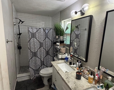 8044 Woodhue Circle - Photo Thumbnail 7