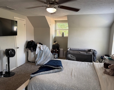 8044 Woodhue Circle - Photo Thumbnail 6