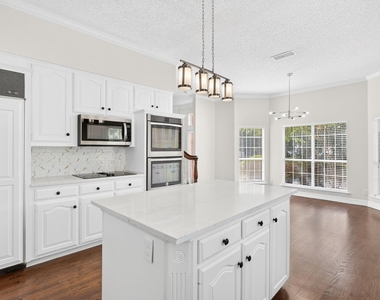 3403 Crossgate Circle S - Photo Thumbnail 8