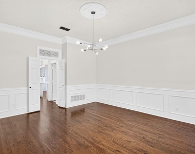 3403 Crossgate Circle S - Photo Thumbnail 4