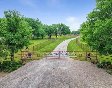 10898 Friendship Road - Photo Thumbnail 2