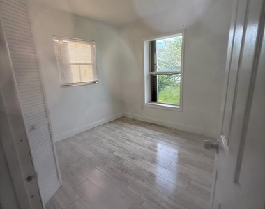 815 King Orange Drive - Photo Thumbnail 7