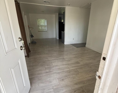 815 King Orange Drive - Photo Thumbnail 4