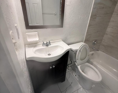 815 King Orange Drive - Photo Thumbnail 3