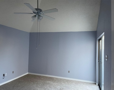 3149 Royal Lane - Photo Thumbnail 9