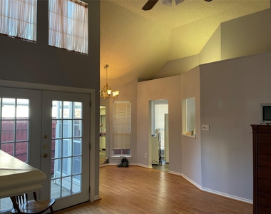 3149 Royal Lane - Photo Thumbnail 11