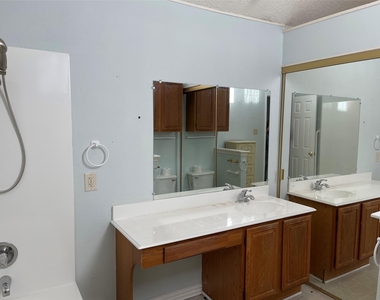 3149 Royal Lane - Photo Thumbnail 6