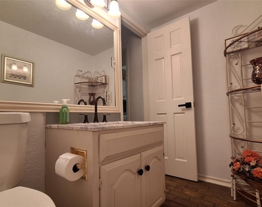 2022 Brookside Drive - Photo Thumbnail 4