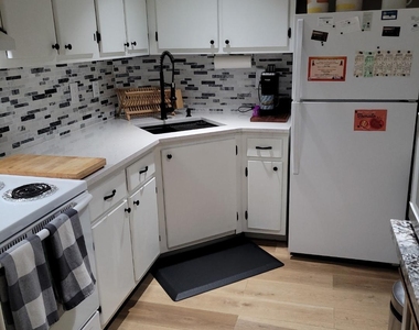 669 W Oakland Park Boulevard W - Photo Thumbnail 3