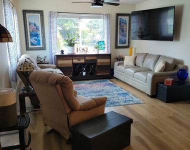 669 W Oakland Park Boulevard W - Photo Thumbnail 1