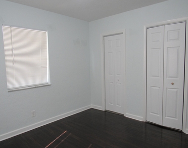 1011 N D Street - Photo Thumbnail 7