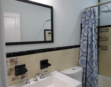 1011 N D Street - Photo Thumbnail 10