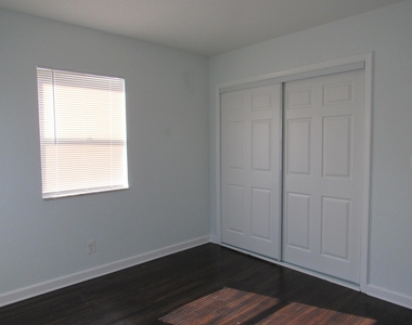 1011 N D Street - Photo Thumbnail 5