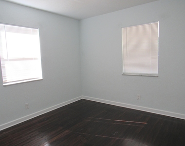 1011 N D Street - Photo Thumbnail 8
