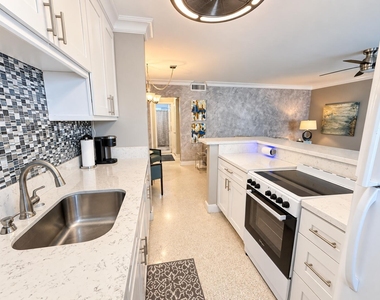 4541 N Ocean Drive - Photo Thumbnail 4